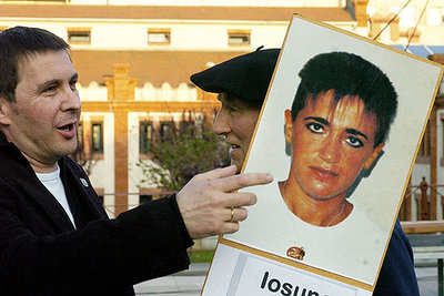 El portavoz de Batasuna, poco antes de participar en el mitin de la formación ilegalizada en Barakaldo.