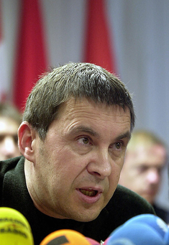 Arnaldo Otegi, en la conferencia de prensa ofrecida esta mañana en San Sebastián.