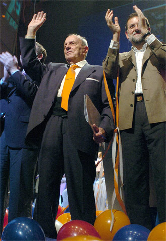 Rajoy, junto a Manel Fraga hoy en Santiago.