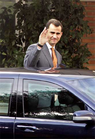 Don Felipe abandona, por segunda vez desde el nacimiento de su hija, la madrileña clínica Ruber Internacional.