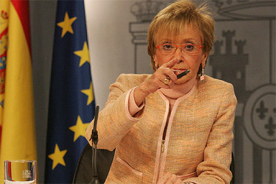 María Teresa Fernández de la Vega responde en la rueda de prensa tras la reunión del Consejo de MInistros.