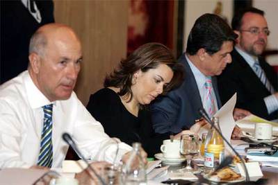 Josep Antoni Duran i Lleida (CiU), Soraya Sáenz de Santamaría (PP) y los diputados Federico Trillo (PP) y Daniel Fernández (PSOE), durante la reunión en el Congreso de la ponencia para la reforma del Estatuto de Cataluña.