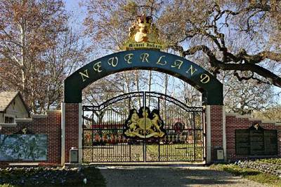 Entrada del rancho de 'Neverland'.