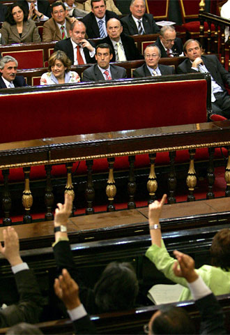 El presidente del PP de Cataluña, Josep Piqué, durante la votación del proyecto de reforma del Estatuto en el Senado.
