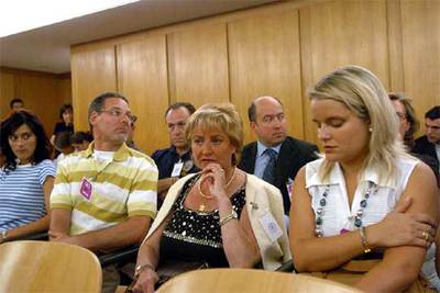 La madre y la hermana de Miguel Ángel Blanco, durante el juicio.