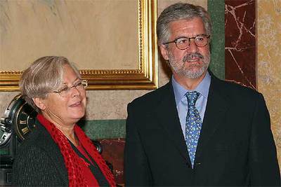 Manuel Marín, junto a la coordinadora ejecutiva de la Campaña del Milenio de Naciones Unidas, Eveline Herfkens, en el Congreso.