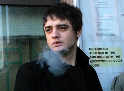 Pete Doherty, a su llegada al Tribunal de Thames, este de Londres, donde ha sido condenado.