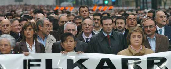 Los partidos vascos exigen a Batasuna que se desmarque de la violencia de ETA