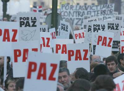 Decenas de miles de personas exigen en Madrid paz y el fin de ETA
