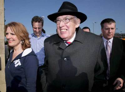 Paisley pide  más tiempo a Londres para decidir si comparte gobierno con el Sinn Fein