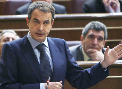 Rajoy culpa a Zapatero de "reforzar a ETA" y éste le contesta que es un "irresponsable"