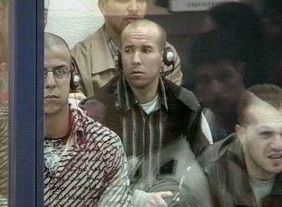 Rafá Zohuier, izquierda, y Abdelilah El Fadual, en el centro, dos de los procesados, durante la sesión del ayer.