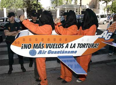 Concentración convocada ante la Embajada de Estados Unidos en Madrid.