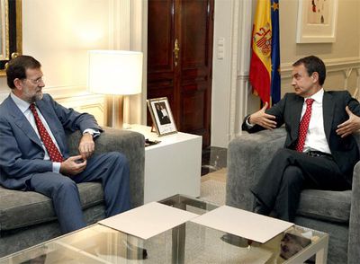 Zapatero y Rajoy dan "un primer paso" para recuperar la unidad frente a ETA