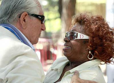 El saxofonista y la cantante presentan los conciertos  Más música  de los Veranos de la Villa.