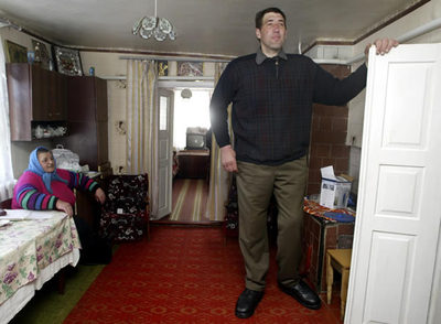 Un ucraniano de 2,57 metros, el hombre más alto del mundo