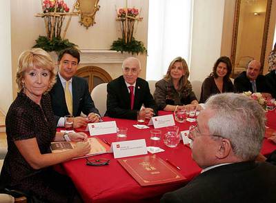 Aguirre preside la reunión constitutiva de la Fundación Dos de Mayo, Nación y Libertad.