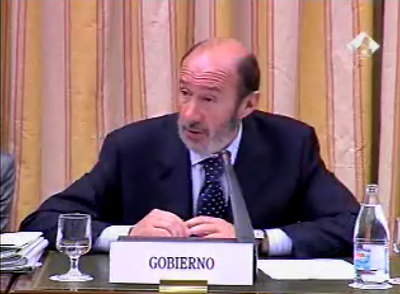 Rubalcaba pide unidad a los partidos y el PP le acusa de haber mentido para llegar al poder