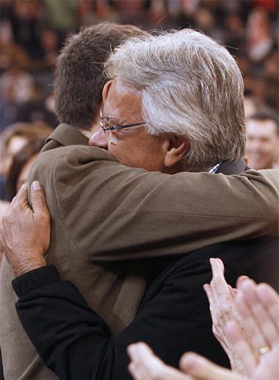 Zapatero pide una "amplia mayoría" para derrotar el "pesimismo" del PP