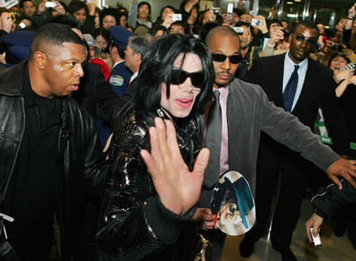 Michael Jackson sale en defensa de Neverland
