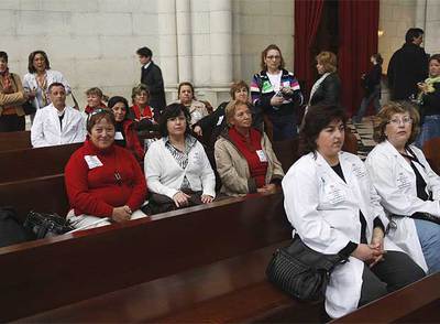 Varias de las auxiliares de enfermería durante el encierro en La Almudena.