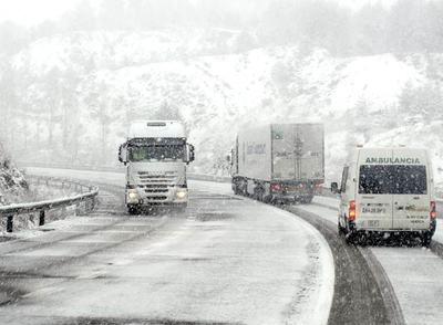 Nieve en cotas bajas y viento muy fuerte en el tercio norte peninsular