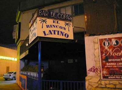 Puerta de acceso a la discoteca en la que empezó la riña que terminó con la muerte de un marroquí.