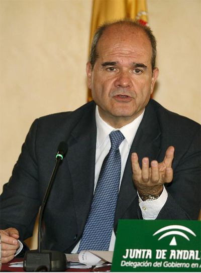 Chaves pide al PP que se comprometa "seriamente" con el pacto del agua