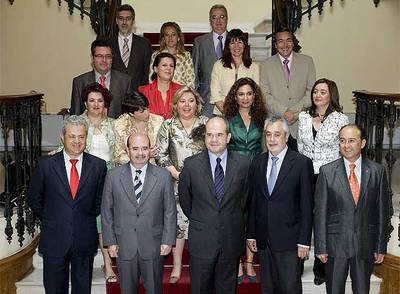 Manuel Chaves posa junto a todos los consejeros en la Delegacion del Gobierno en Almería.