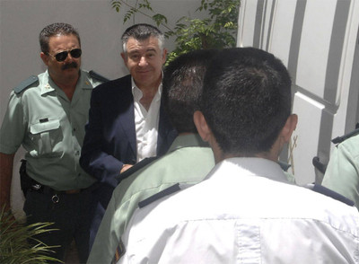 El ex reponsable de Urbanismo de Marbella, Juan Antonio Roca, tras declarar ante el juez Óscar Pérez.