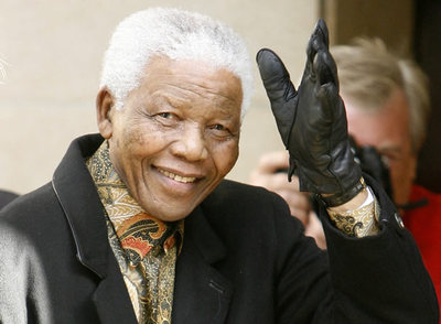 Mandela llega a su hotel en Londres