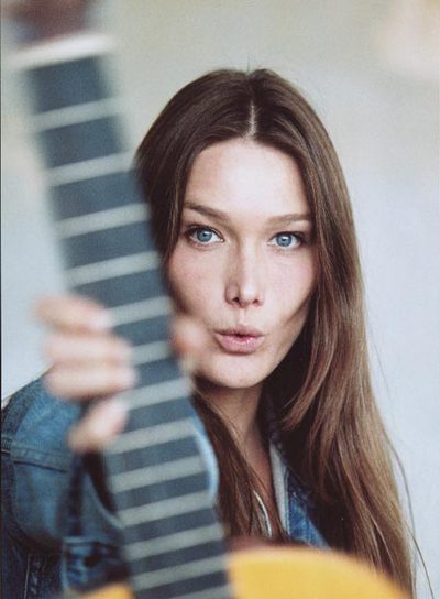 Carla Bruni publica el día 11  Comme si de rien n'était 