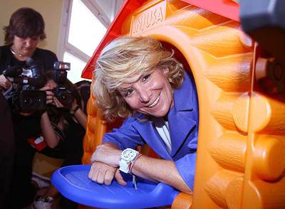 Esperanza Aguirre, durante la inauguración de la escuela infantil  Rayuela  en el PAU de Vallecas.