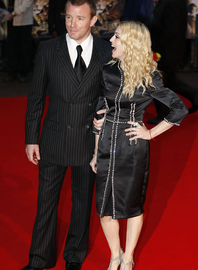 Madonna y Guy Ritchie brillan en el preestreno de 'RocknRolla'