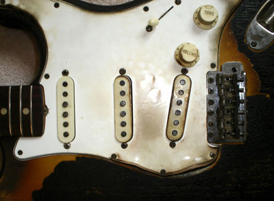 340.000 euros por una guitarra quemada