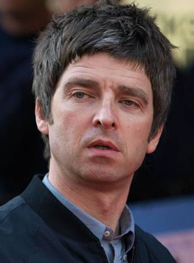 Noel Gallagher, atacado en vivo y en directo