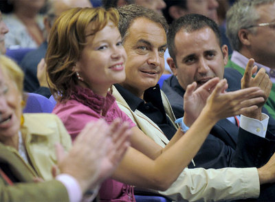 Zapatero anuncia que llamará "en los próximos días" a Rajoy para hablar de economía