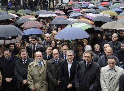 Concentración de respulsa en Azpeitia contra el asesinato de Uria a manos de ETA.