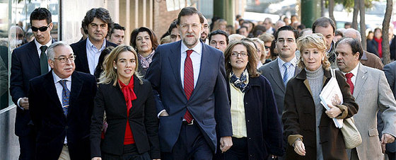 Mariano Rajo, Esperanza Aguirre y Mirian Rabaneda, durante la visita que han realizado hoy a esta localidad madrileña.