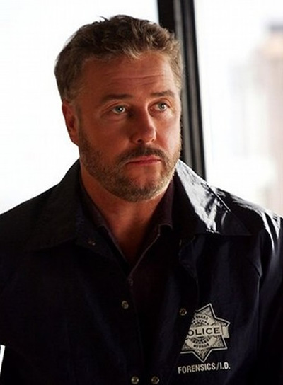 El agente Grissom felicita a los vascos en euskera