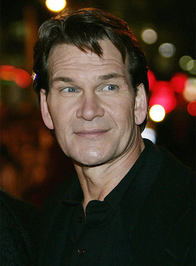 La estrella de  Dirty Dancing  que está luchando contra un cáncer de páncreas, está en un hospital de Los Ángeles por una neumonía y ha cancelado una serie de entrevistas programadas para promocionar la serie de televisión  The Beast . Hace unos días, Swayze aseguró a la periodista de televisión Barbara Walters que posiblemente sólo tenga dos años más de vida