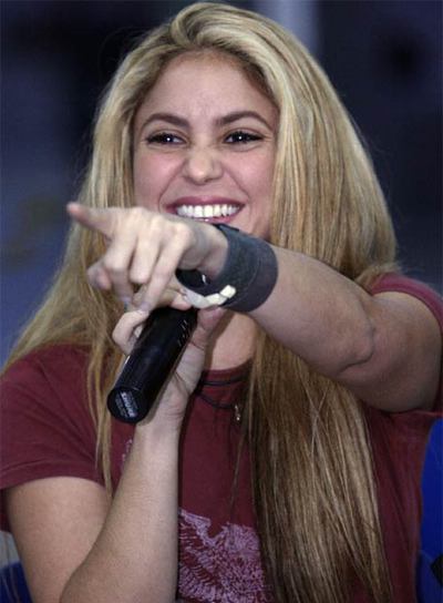 La cantante colombiana, durante la rueda de prensa ofrecida tras los actos previos a la inauguración de un colegio en su ciudad natal