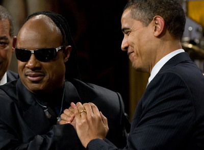 Los Obama agradecen su amor a Stevie Wonder