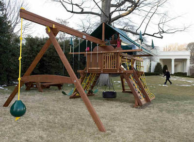 La Casa Blanca ya tiene columpios en su jardín