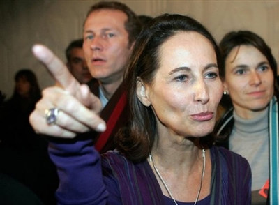 La ex candidata socialista a la presidencia de Francia, Ségolene Royal, estudia llevar a la revista  Paris Match  a los tribunales. Y es que en la portada de su última edición, Royal aparece paseando con un hombre en Marbella, a quienes identifican como André Hadjez, su 