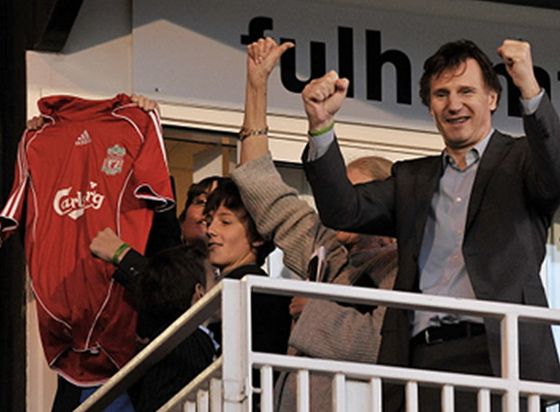 Liam Neeson y sus hijos vuelven a sonreír