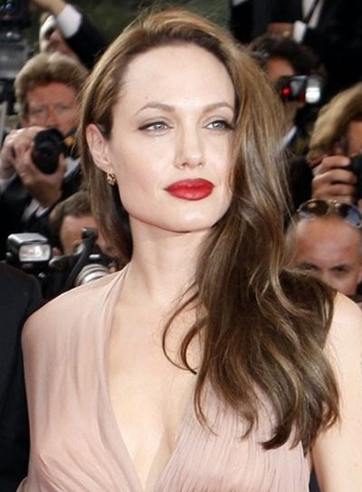 El poder se queda en las femeninas manos de Angelina Jolie