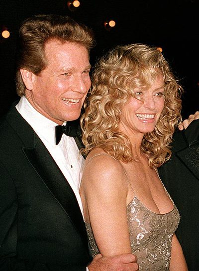 Farrah Fawcett ingresa comprometida en el hospital