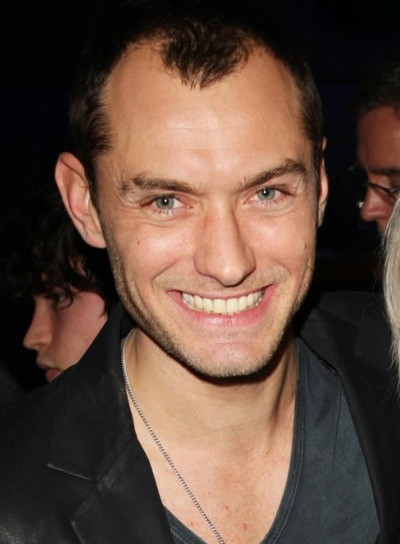 Jude Law niega haber golpeado a una fotógrafa