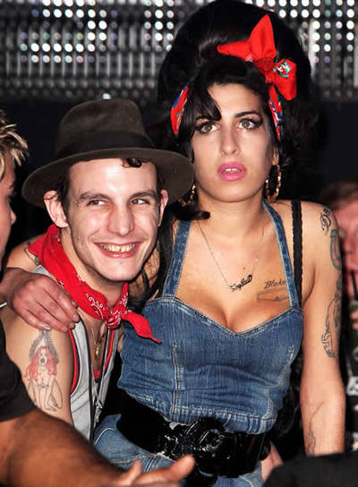 El ex marido de Winehouse cuenta que la cantante "casi muere" en sus brazos